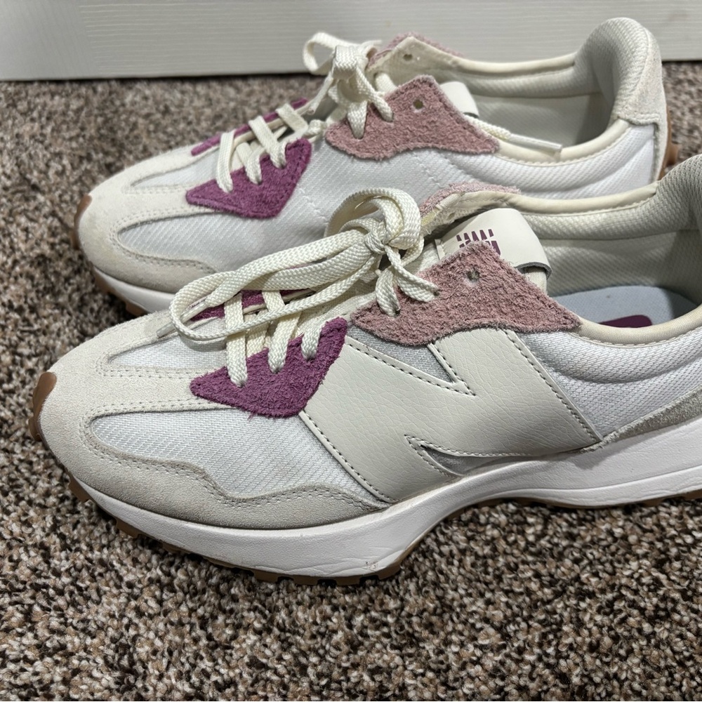 New Balance Women's Cream and Pink Runner Sneakers 327 The Intelligence Choice - Picture 2 of 7